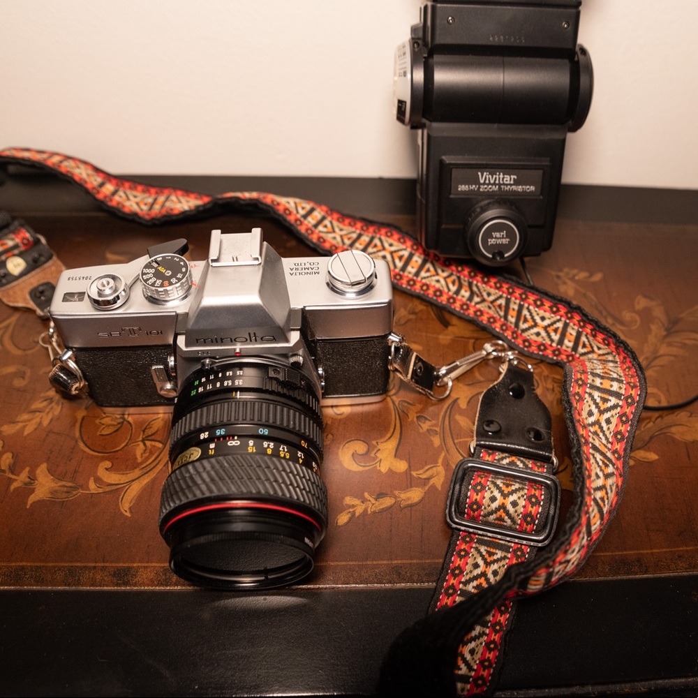 BUNDLE vintage Minolta SRT101 35mm camera with Vivitar 285HV flash